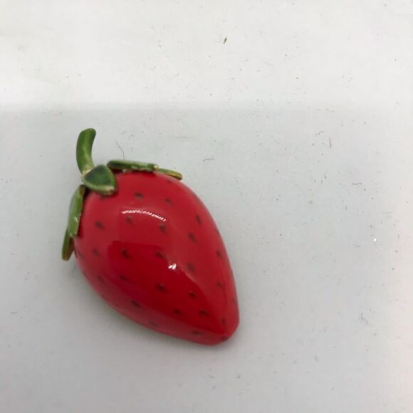 Vintage Originals by Robert Red Enamel Strawberry Brooch - Picture 3 of 6